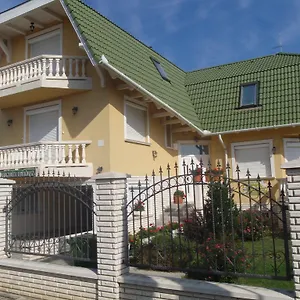 rezervați aici